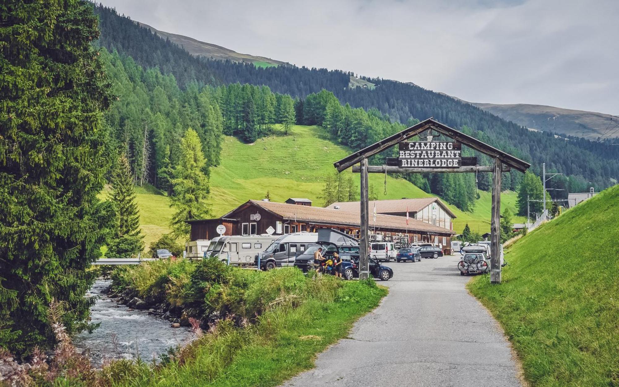 Rinerlodge By Mountain